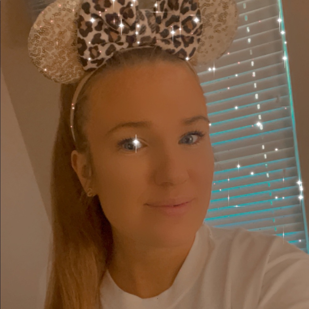 Meet your Posher, Angela